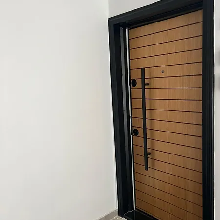 דירה Downtown With Self Check-in טיראנה
